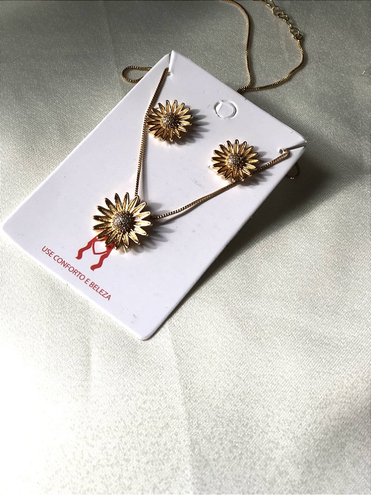 Conjunto Colar e Brinco Margarida Cravejado Pequeno Delicado - Semijoia Banhada a Ouro