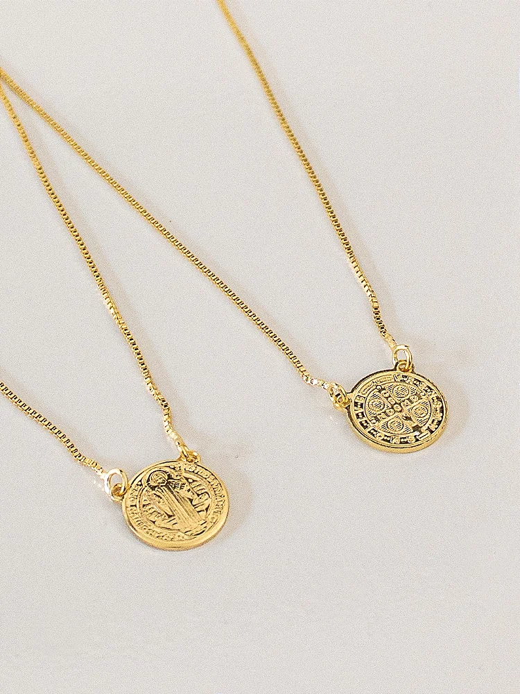Colar Escapulário São Bento com Cruz- Banhado em Ouro 18K