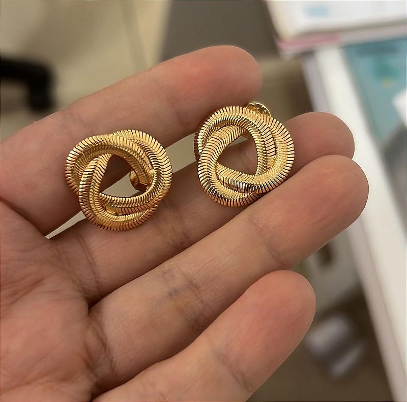 Brinco de Corrente Nó Malha/ Lacraia Torcida Frontal - Semijoia Banhada Ouro 18K