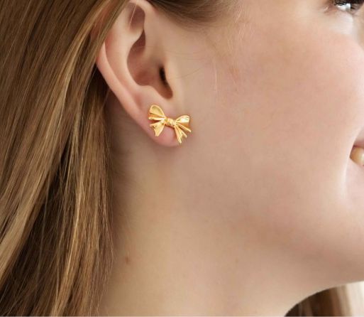 Brinco Laço de Presente Liso - Brinco Pequeno a Médio - Semijoia banhada a Ouro 18k