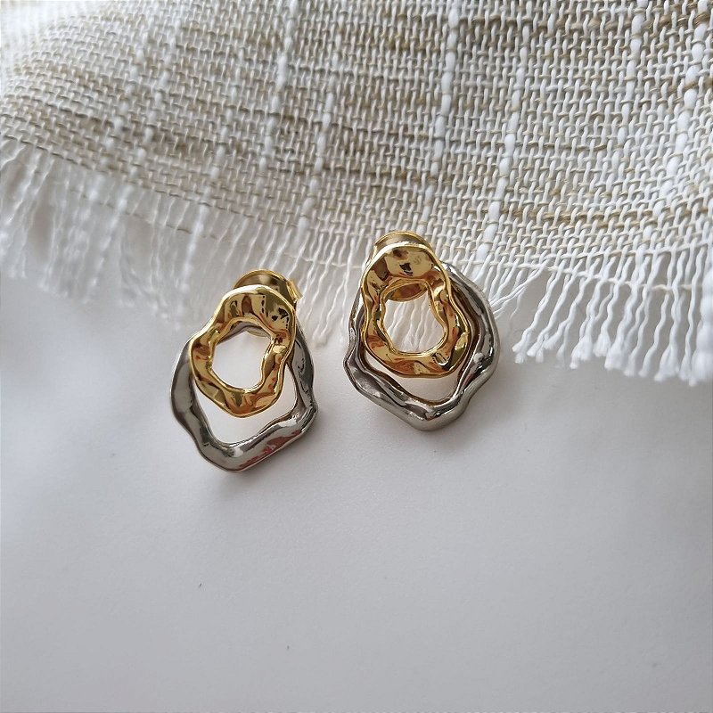 Brinco Duo Orgânico 2 em 1 – Arte que Transforma Seu Estilo - Semijoia Banhada Ouro 18K e Rodio
