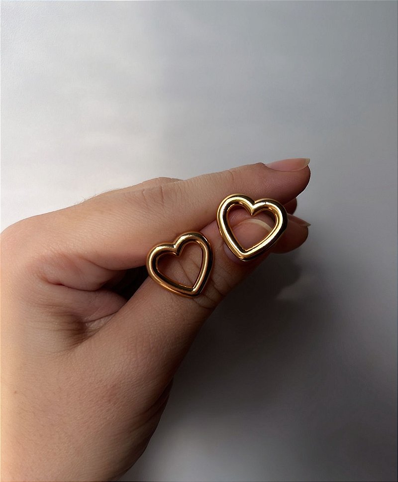 Brinco Coração Vazado Minimalista -  Semijoia Banhada Ouro 18K