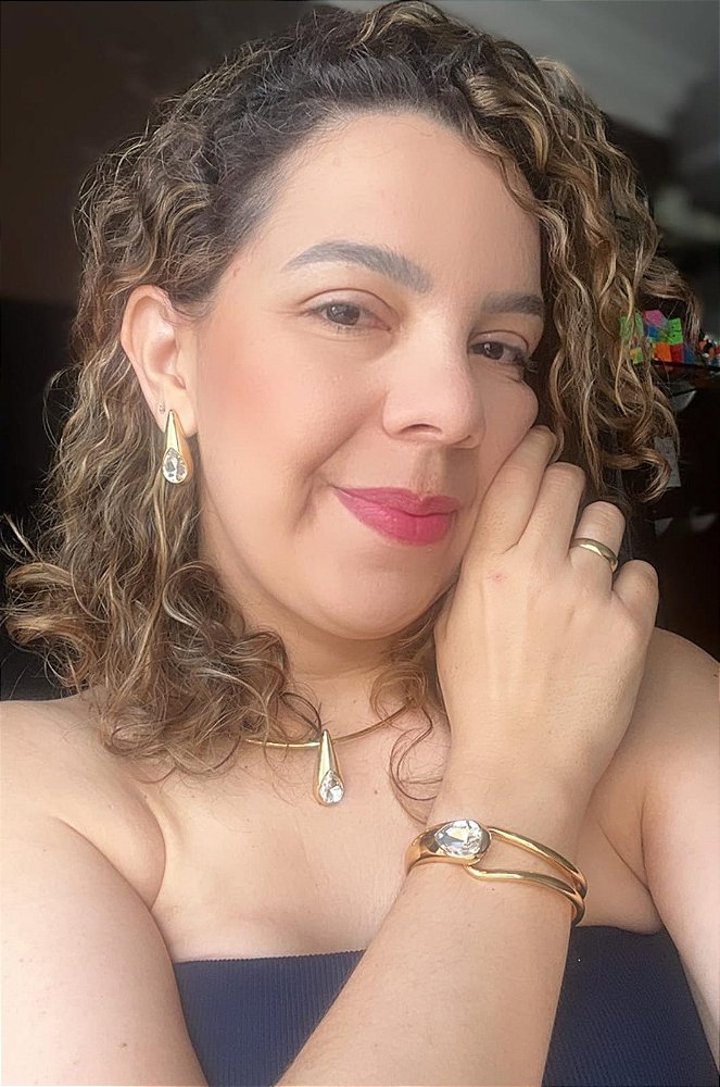 Brinco Gota de Luz - Cristal de Brilho Intenso e Elegância Dourada - Semijoia Banhada Ouro 18K