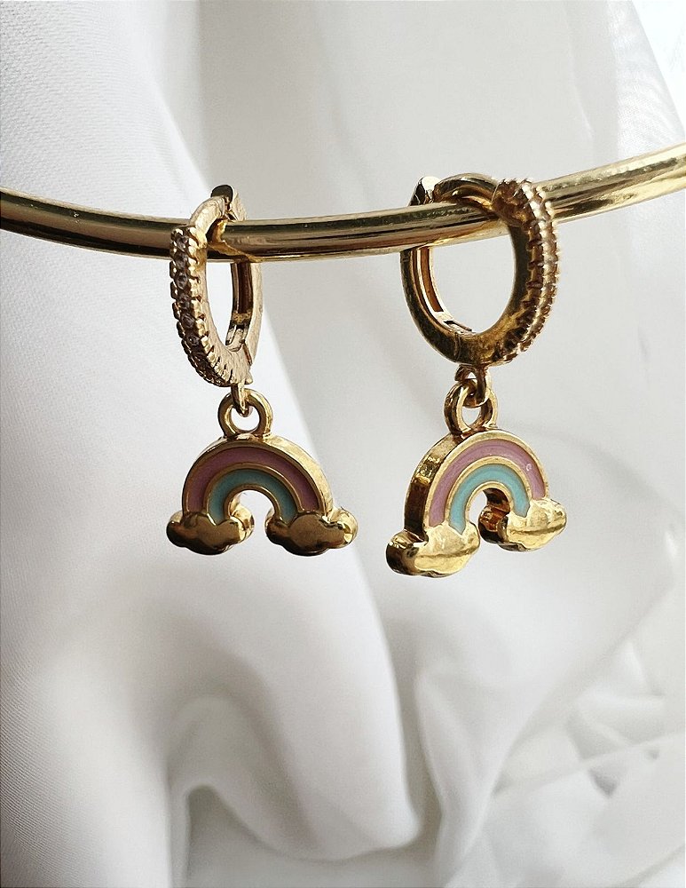 Brinco Infantil Arco-Íris dos Sonhos - Argolinha Cravejada - Semijoia Banhada a Ouro 18K
