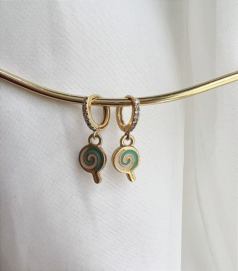 Brinco Infantil Pirulito Encantado - Argolinha Cravejada - Semijoia Banhada a Ouro 18K