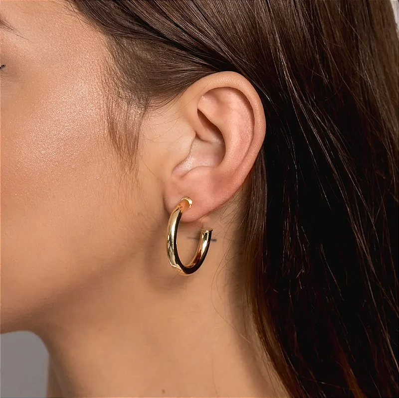 Brinco Argola Clássica Media - Argola tubo - Semijoia Banhado a Ouro 18K -