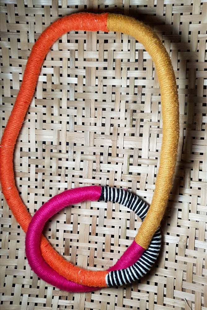Colar Entrelace nó - pink, laranja, mostarda e listras