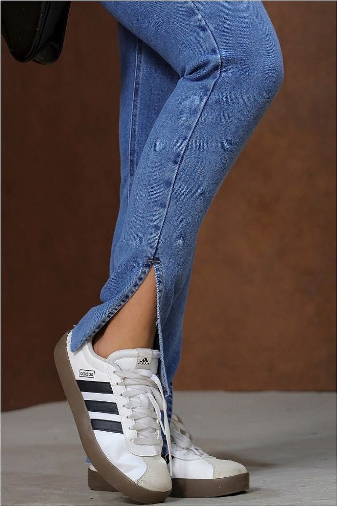 Calça Jeans Skinny Abertura Lateral e Barra a Fio Revanche