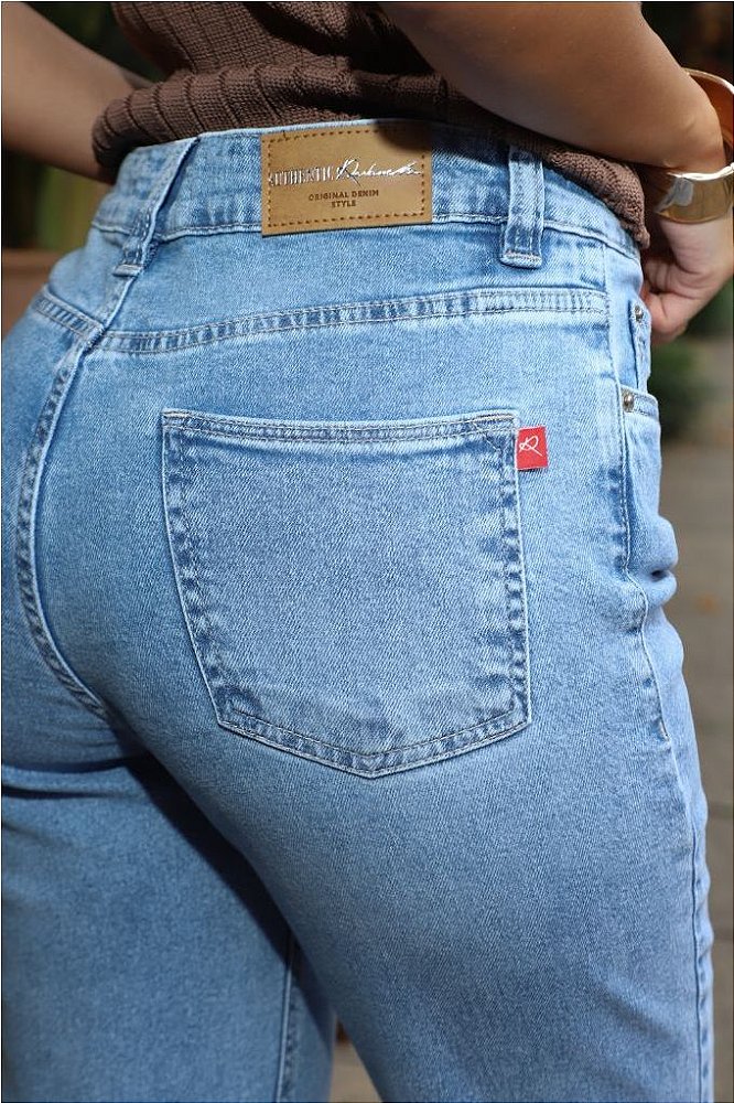 Calça Jeans Reta Cintura Alta Com Barra A Fio Feminina Revanche