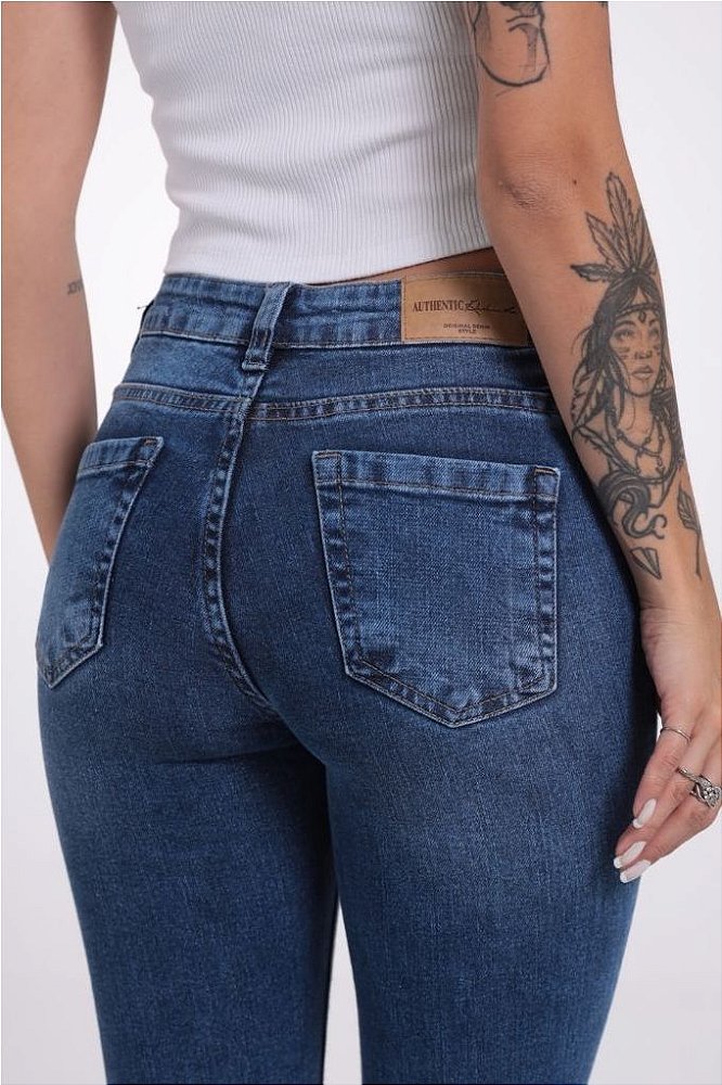 Calça Jeans Flare Com Ajustador No Cós Revanche