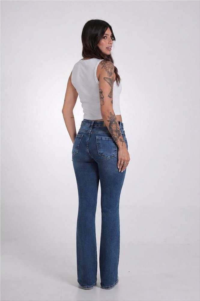 Calça Jeans Flare Com Ajustador No Cós Revanche