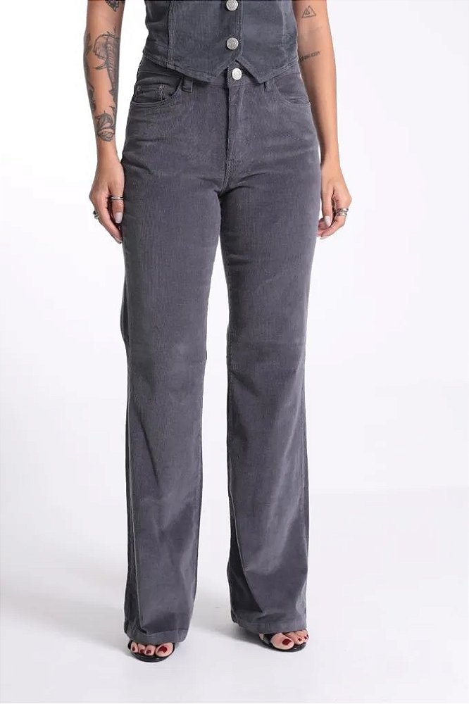 Calça Flare Veludo Feminino Revanche Cor Chumbo