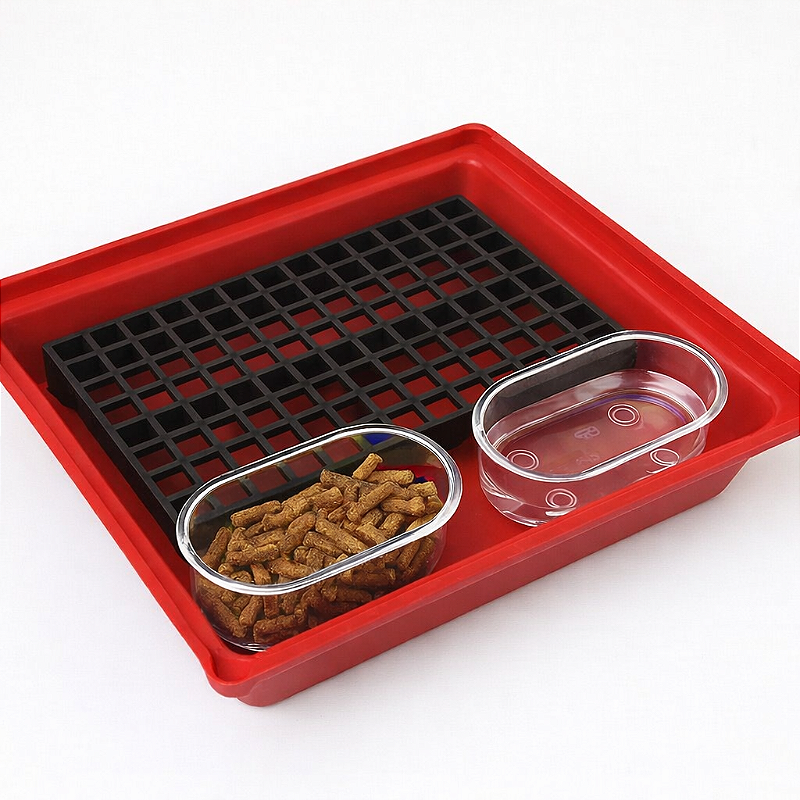 Bandeja Com Grade Banheiro Sanitário Para Porquinho da India Saniplus Junior Cor Vermelho Com 2 Banheira Oval