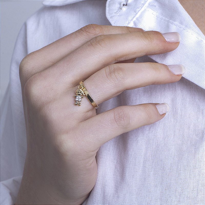 Anel Feminino Dourado com Cristais de Zircônia um Menino Luxuoso - Banhado a ouro 18k