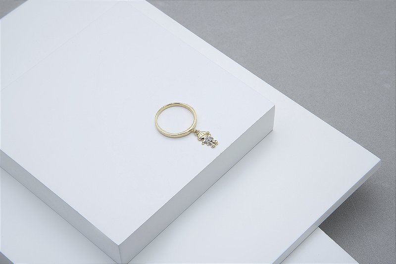 Anel Feminino Dourado com Cristais de Zircônia um Menino Luxuoso - Banhado a ouro 18k