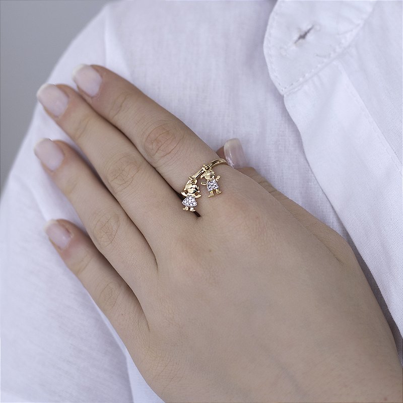 Anel Dourado com Pingentes de Menininhos em Zircônia - Banhado a ouro 18k