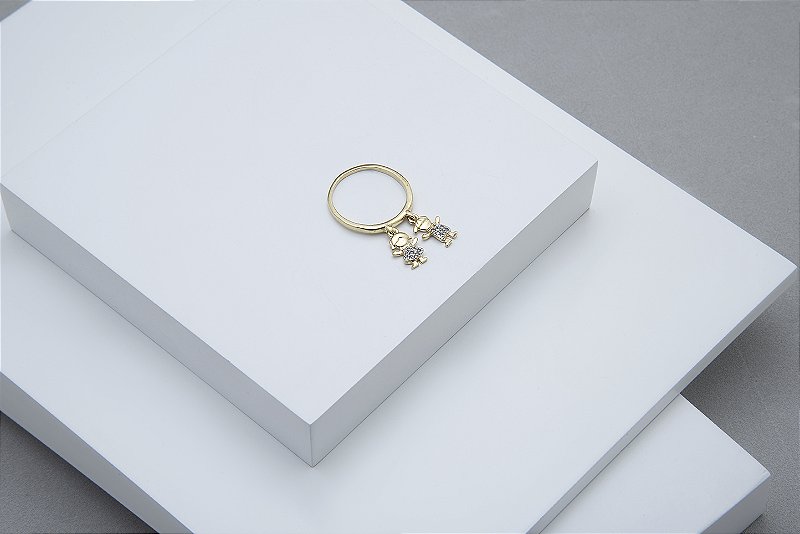 Anel Dourado com Pingentes de Menininhos em Zircônia - Banhado a ouro 18k