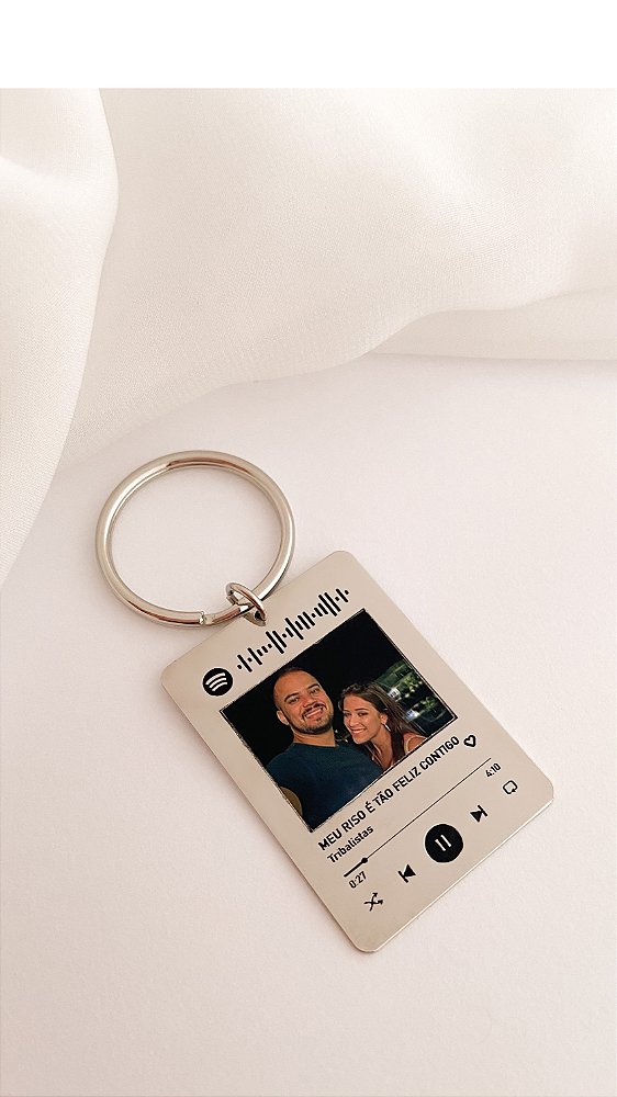 Chaveiro Personalizado com Foto e Música - "Memórias em Melodia"
