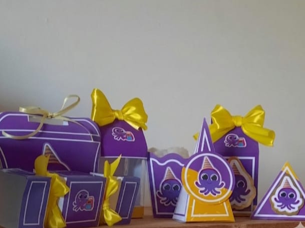 Kit Festas Bolofofo Lembrancinhas Roxo e Amarelo