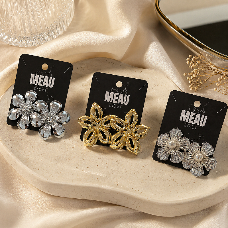 Kit com 3 Brincos Flor Femininos Elegantes Metalizados | Meau Store