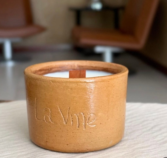 Vela Aromática Amor que Ilumina 120g em Pote de Cerâmica — Alecrim — La Vine Home