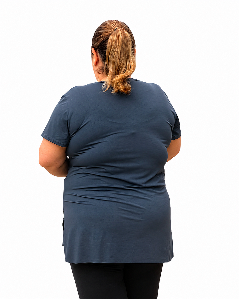 Blusa Manga Curta Alongada Plus Size