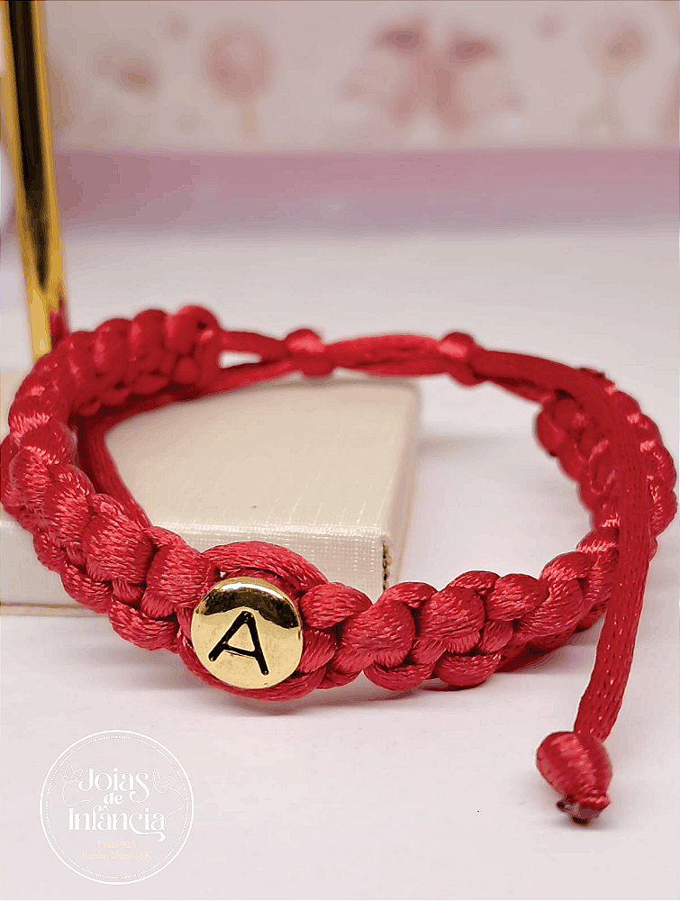 Pulseira Macramê vermelha 2mm com Letra Semijoias