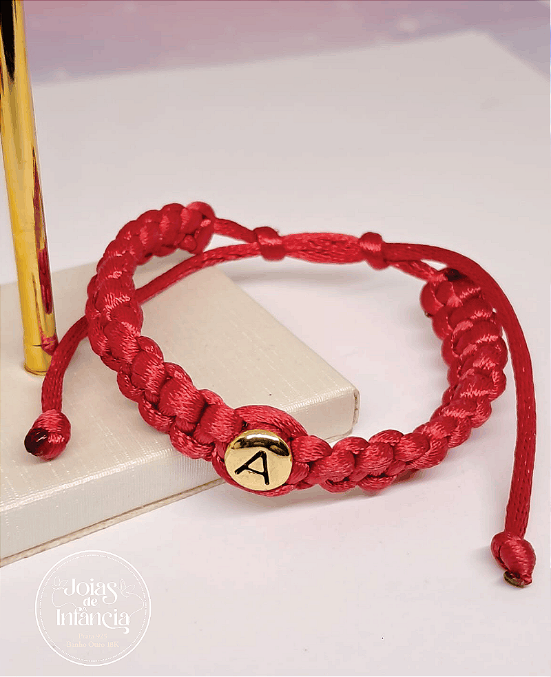 Pulseira Macramê vermelha 2mm com Letra Semijoias