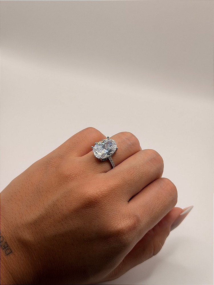 Anel Oval Zircônia Cristal Banho de Ródio Branco