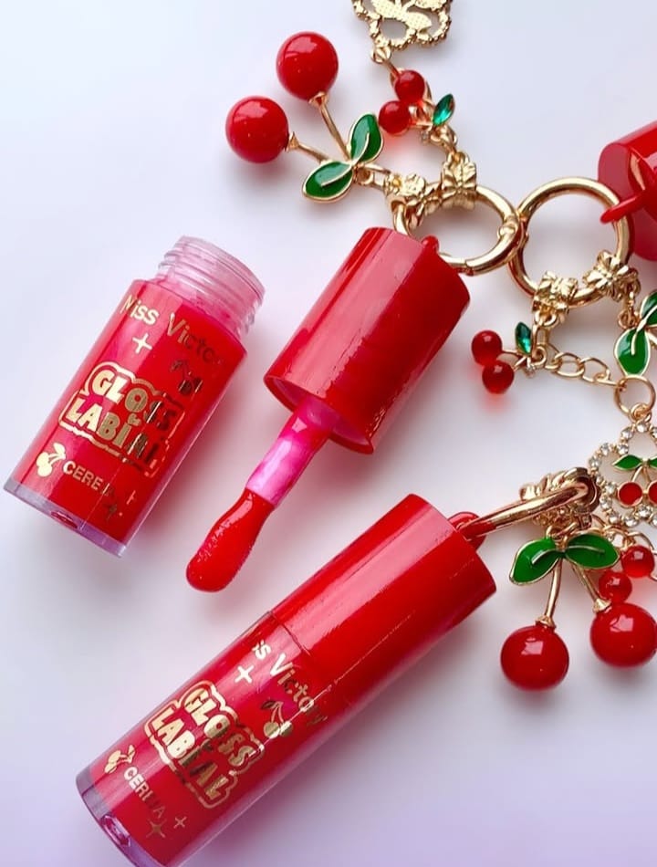 Gloss Labial Cereja com Chaveiro Exclusivo – Miss Victor