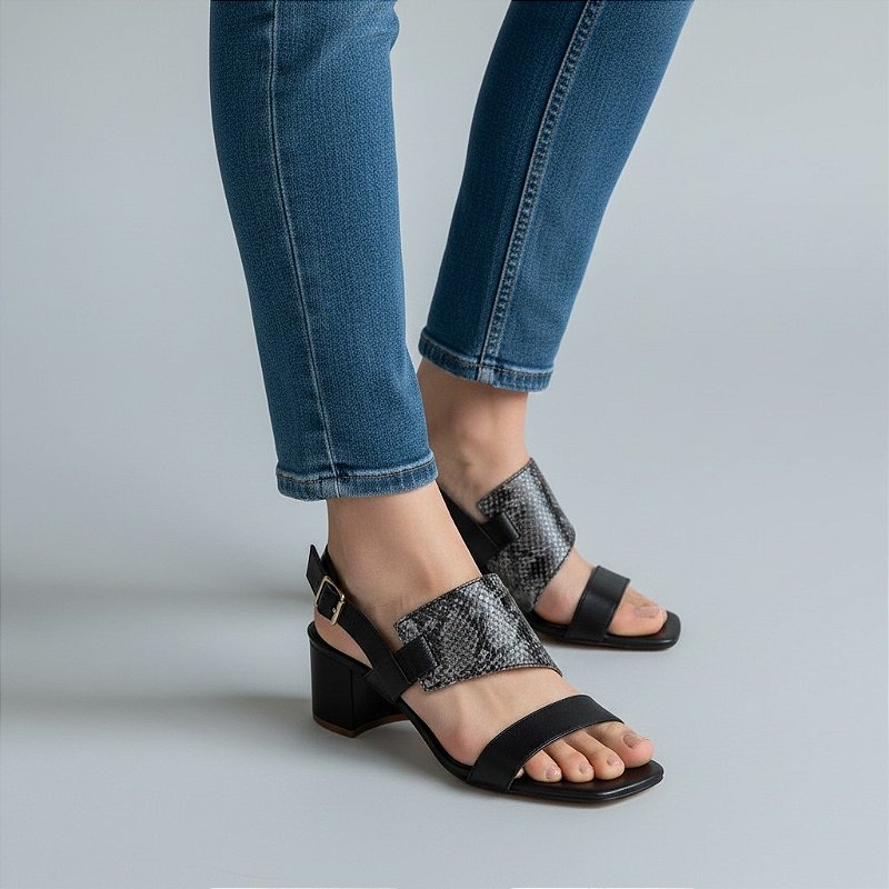 Sandália Feminina Couro Cobra e Napa Preta Couro Salto 4cm Confortável Elegante Sola Micro Chic Moderno
