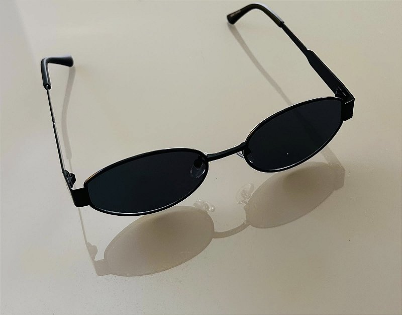 Óculos de sol Vertigo Oval preto