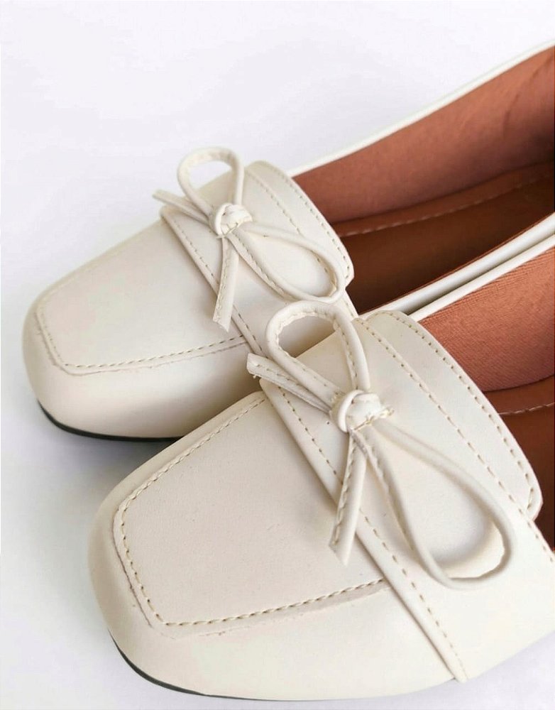 Sapato Mocassim Feminino Dourado Macio Elegante Dia A Dia com Bico Quadrado e Laço Decorativo Conforto Premium