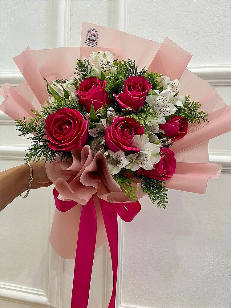 Buquê frave 6 rosas e 3 astromélias