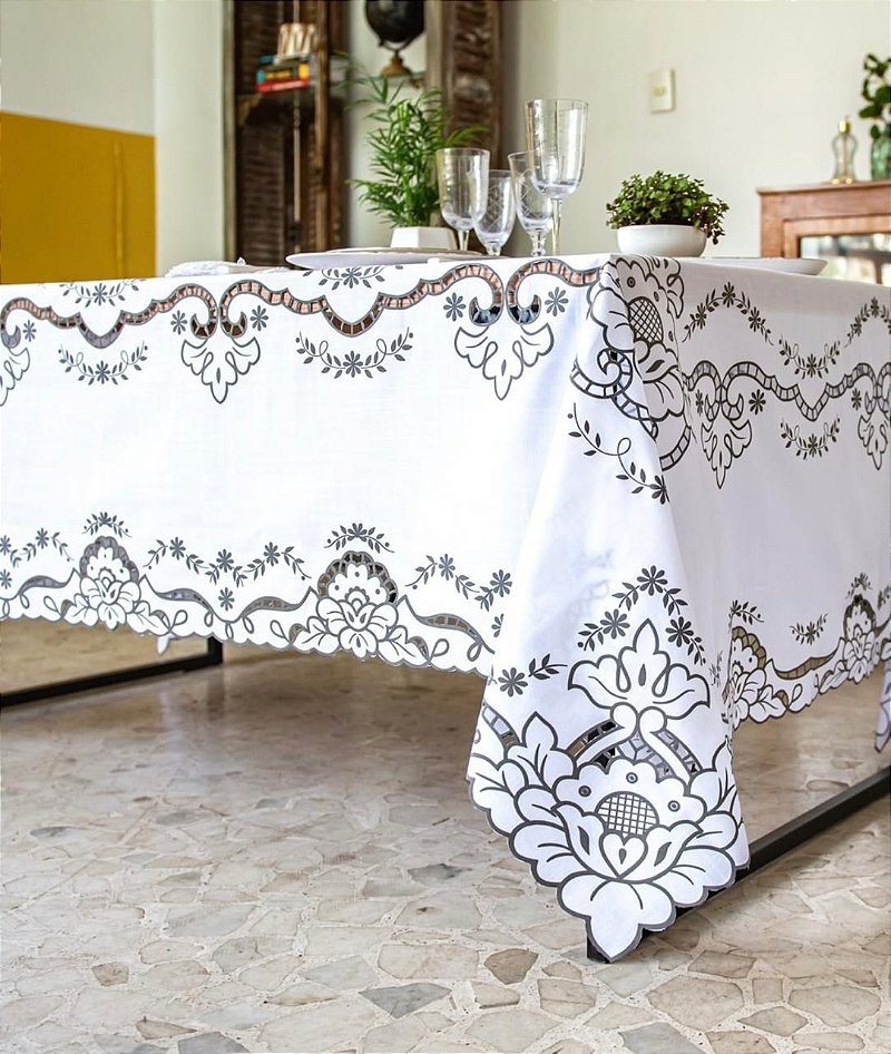 Toalha de Mesa Retangular Rafimex Branca com Estampa de Folhas – 1,80m x 2,75m