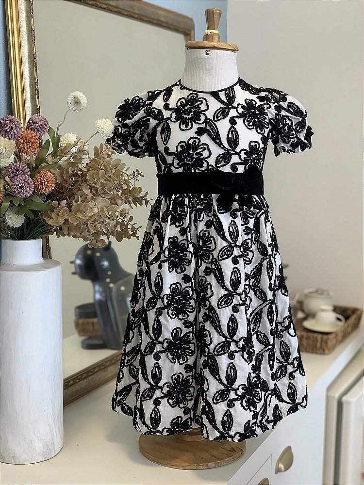 Vestido Bordado Floral Preto Roana