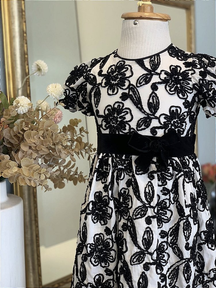 Vestido Bordado Floral Preto Roana