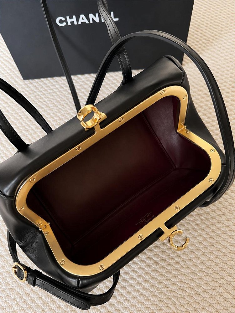 Bolsa Chanel em Couro Preto Frame clasp