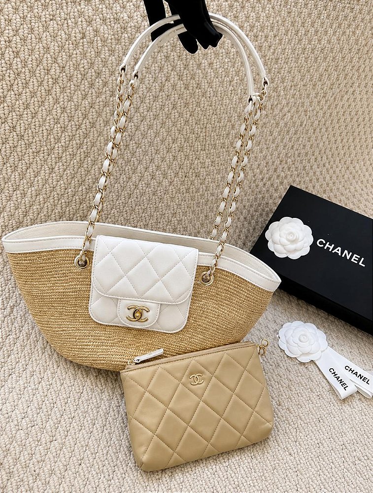 Bolsa Chanel - Tote em Ráfia com Pouch