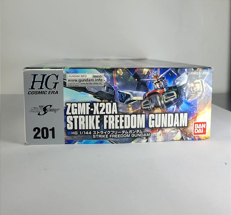 Model Kit Gundam Strike Freedom ZGMF-X20A 1/144 Bandai