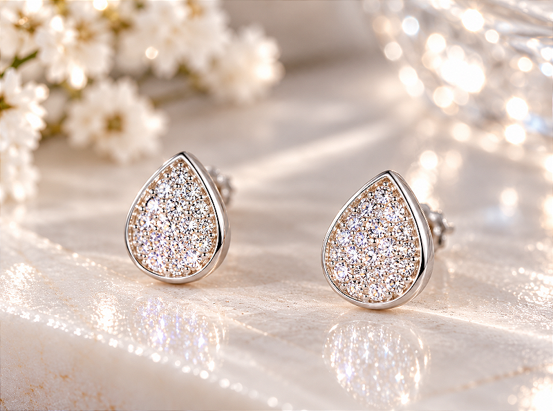 Brinco Gota Cravejada Com Galeria (13mm) Cristal