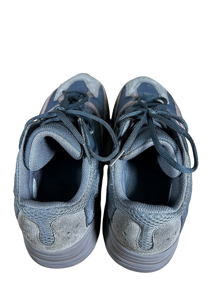 Tenis yeezy adidas nao acompanha BOX NUMERO 9