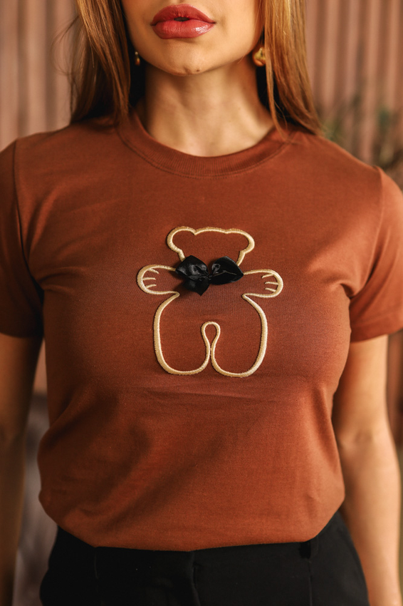 Tshirt Bordada Ursinho De Gravata Preta