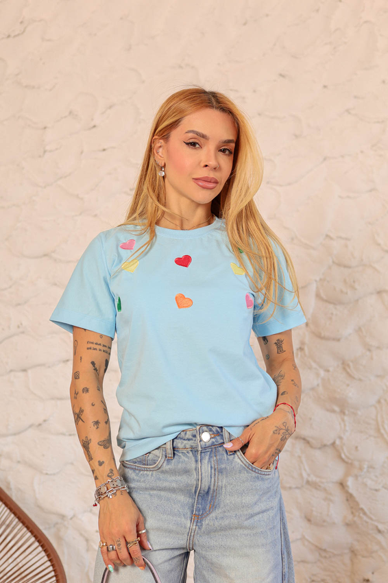 Tshirt Bordada Corações Contornos Coloridos