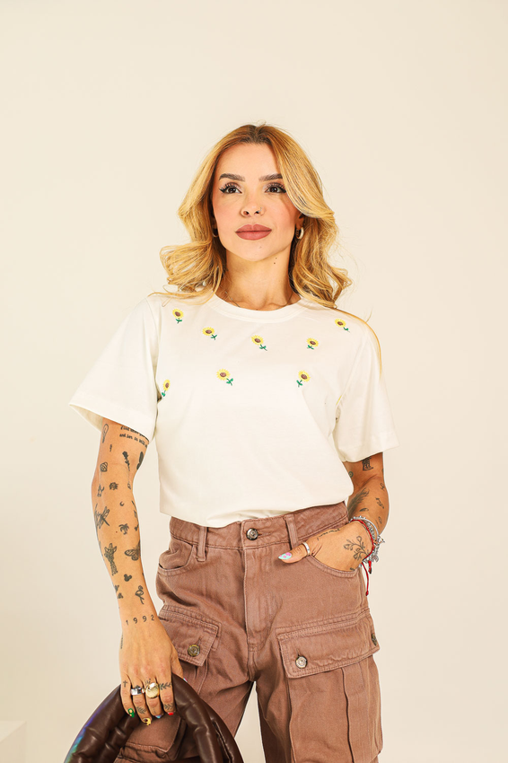 Tshirt Bordada Mini Girassóis