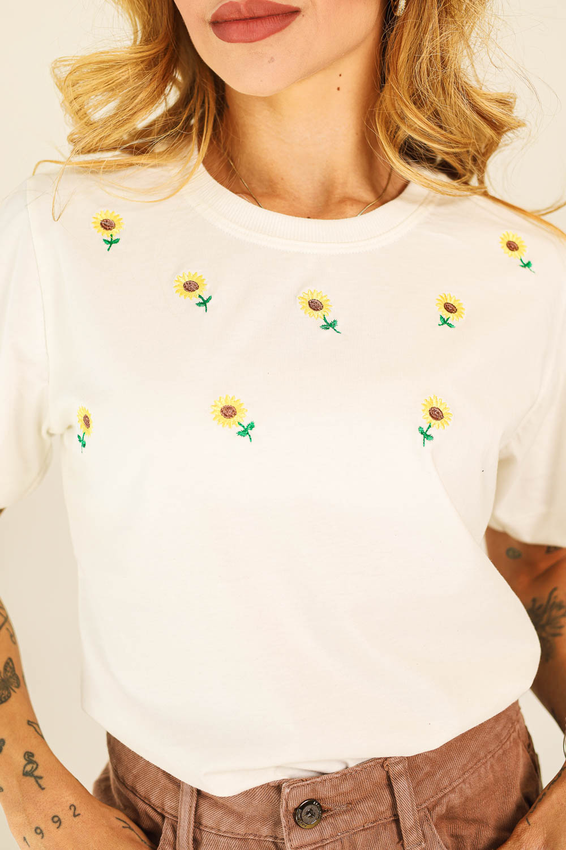 Tshirt Bordada Mini Girassóis