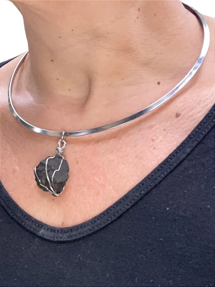 Betume Arenoso Único Aroma Petróleo Natural Pingente Alambrismo Colar Chocker Aço Inoxidável Aromaterapia