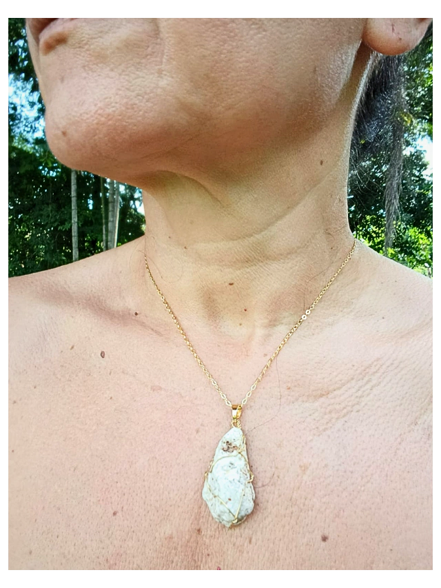 Jaspe Coquina Cristal, Colar Banho Ouro 18k