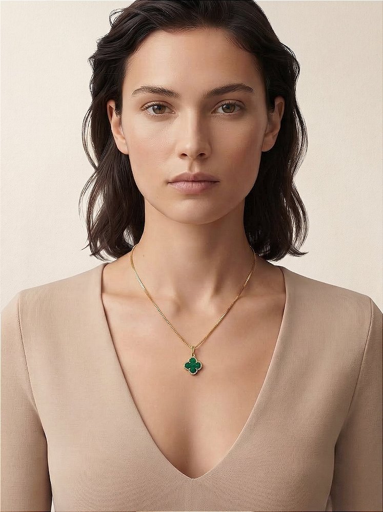 Colar de Ouro com Pingente Trevo Verde Esmeralda