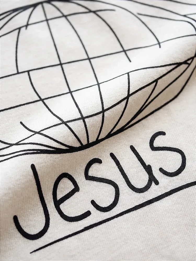 Camiseta Oversized Unissex "Tudo que o mundo precisa é de Jesus"